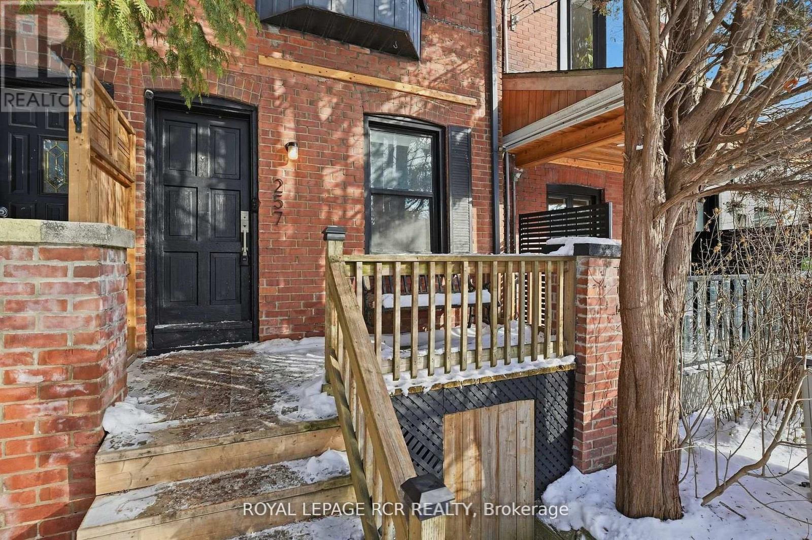 257 Rhodes Avenue, Toronto, Ontario  M4L 3A2 - Photo 37 - E12909738