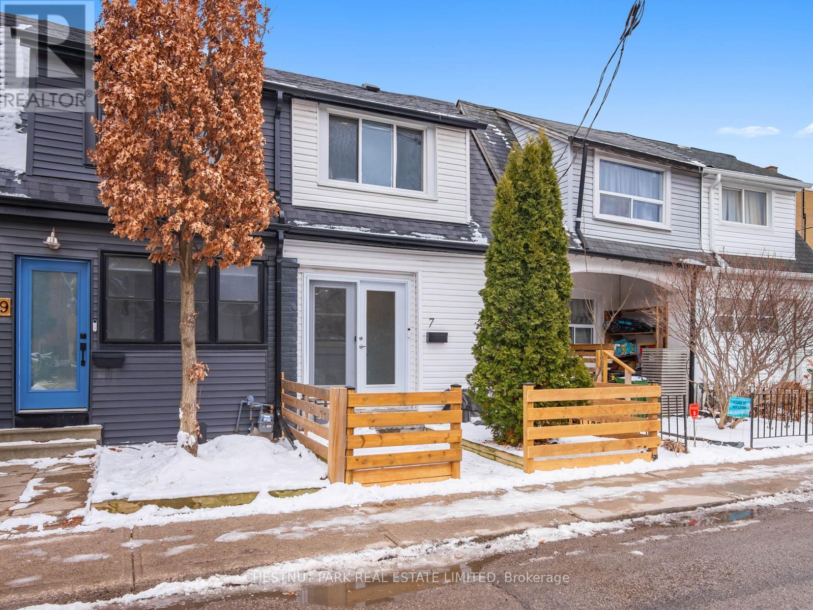 7 WEYMOUTH AVENUE, Toronto, Ontario