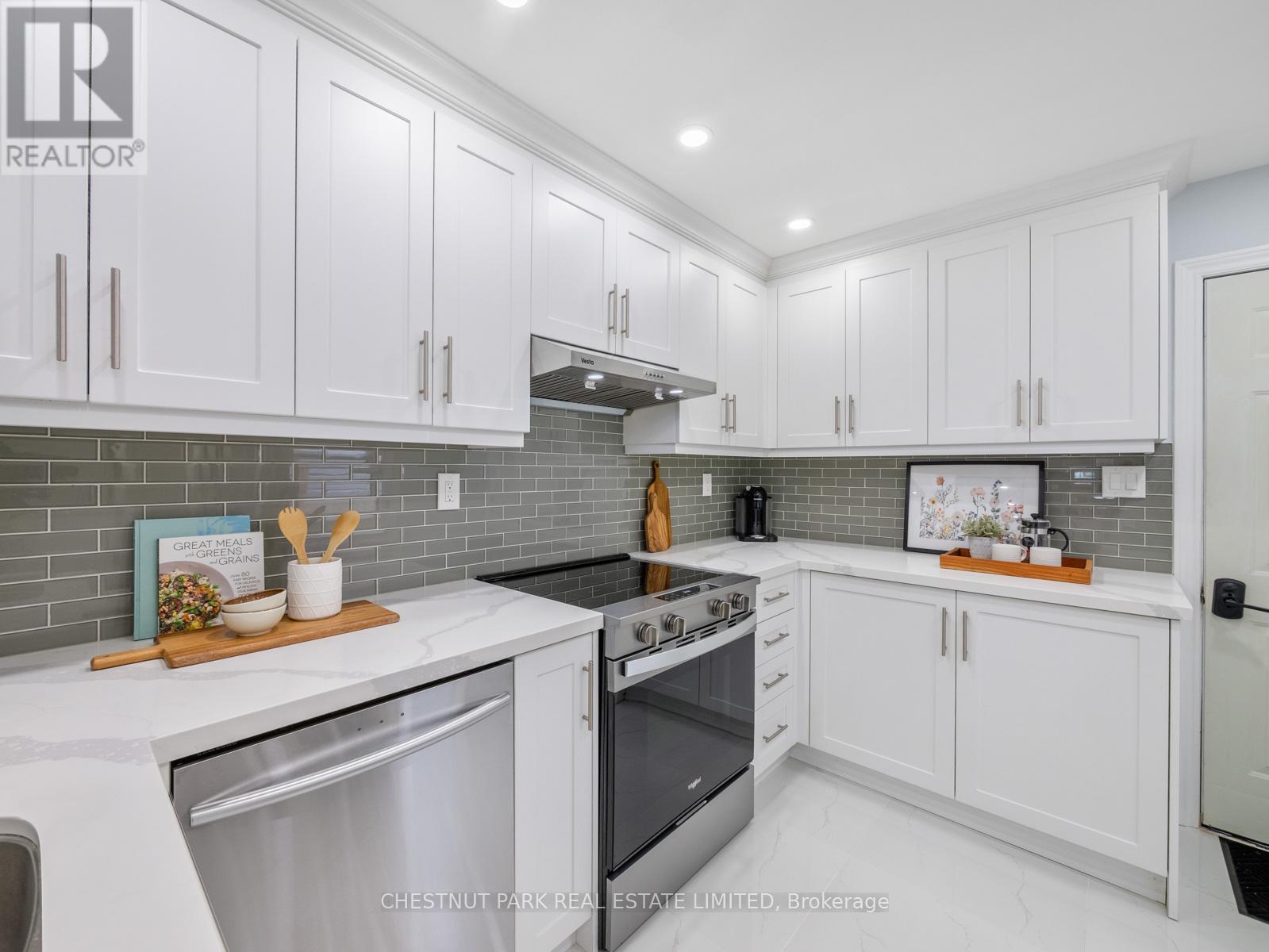 7 Weymouth Avenue, Toronto, Ontario  M4C 1R6 - Photo 15 - E12909856