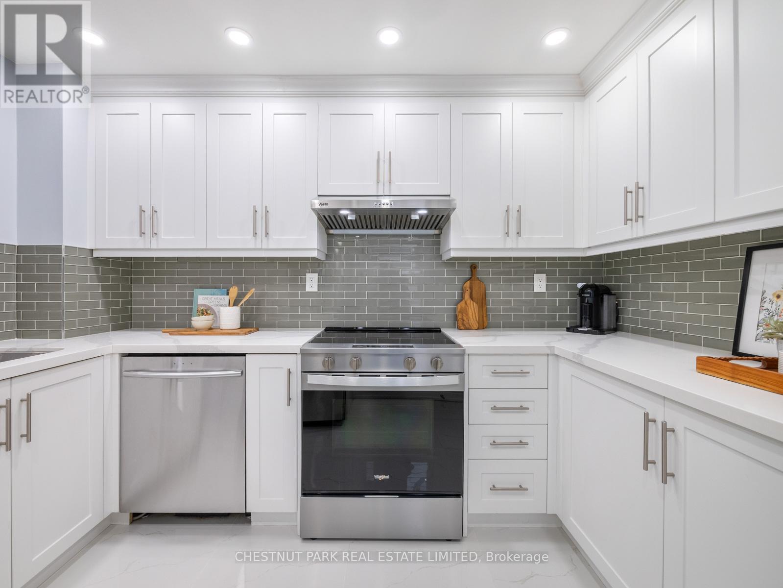 7 Weymouth Avenue, Toronto, Ontario  M4C 1R6 - Photo 16 - E12909856