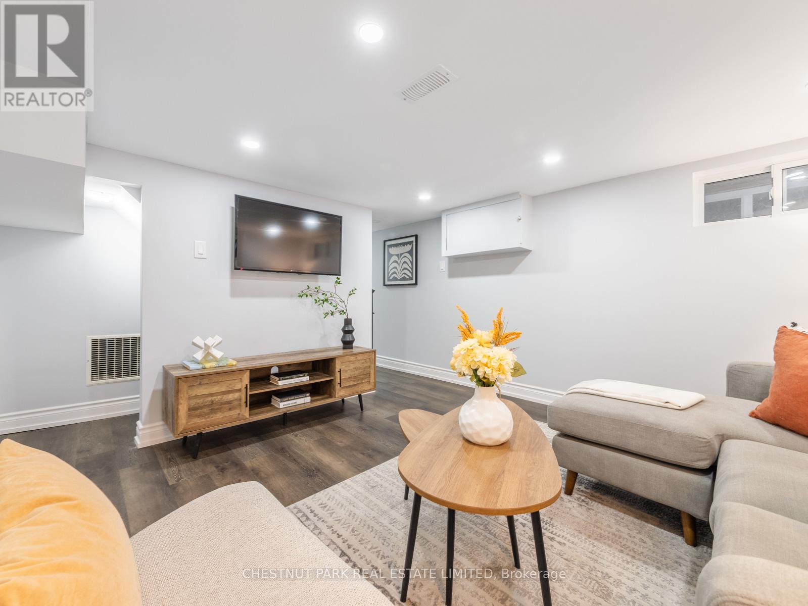 7 Weymouth Avenue, Toronto, Ontario  M4C 1R6 - Photo 28 - E12909856