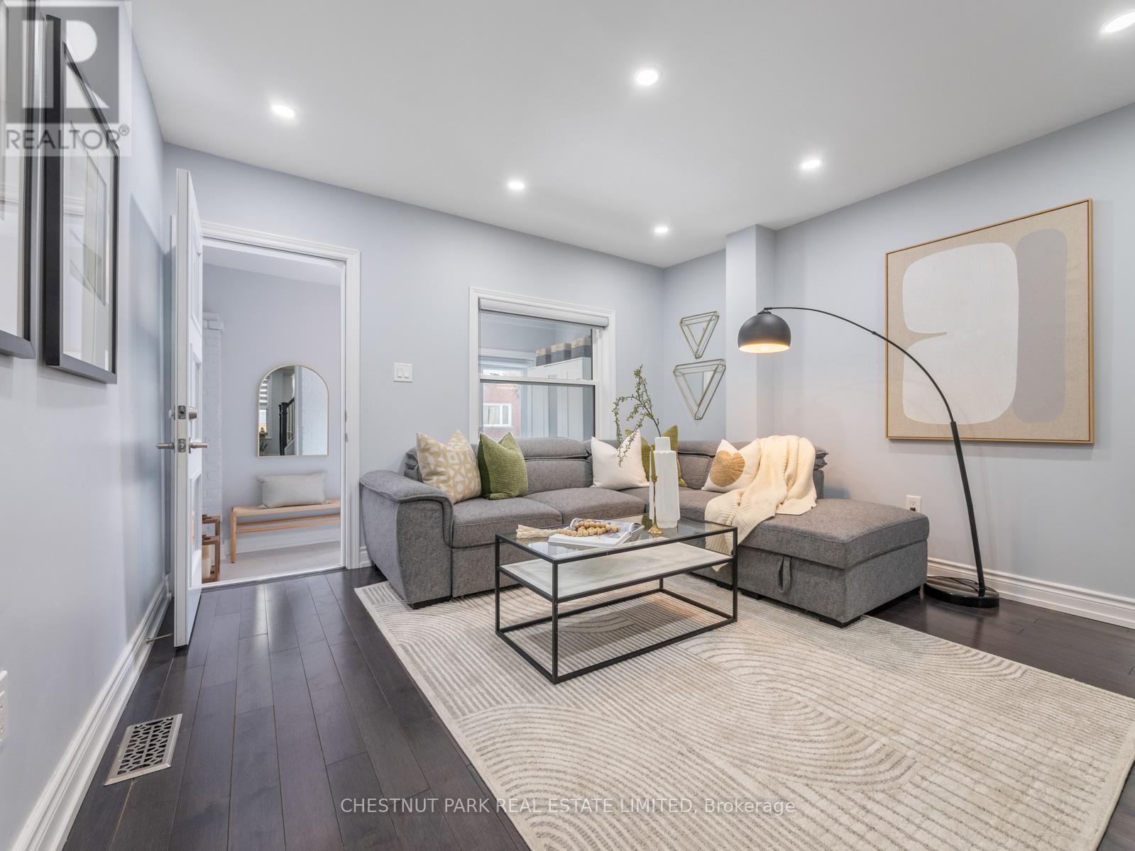 7 Weymouth Avenue, Toronto, Ontario  M4C 1R6 - Photo 6 - E12909856