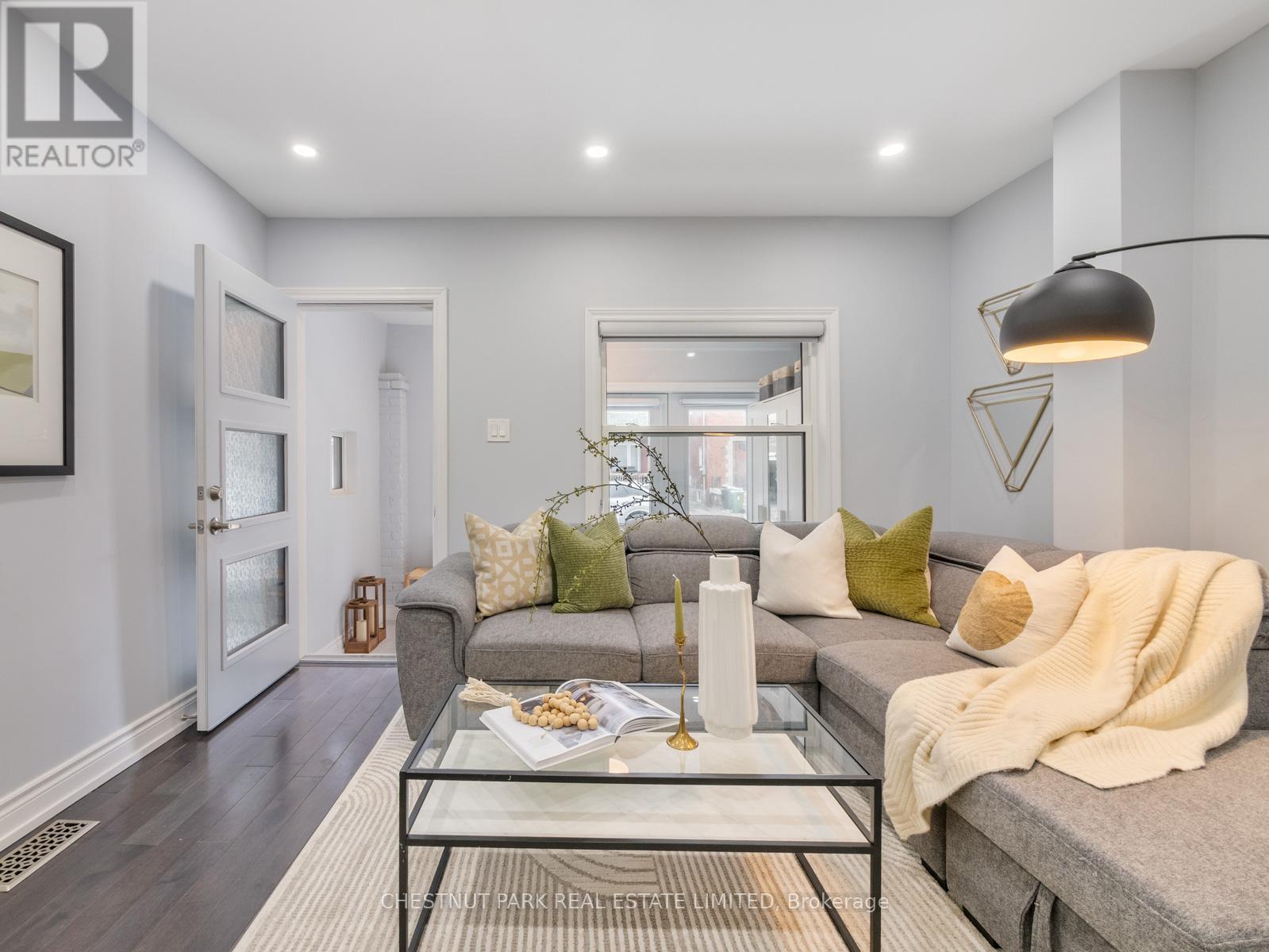 7 Weymouth Avenue, Toronto, Ontario  M4C 1R6 - Photo 7 - E12909856