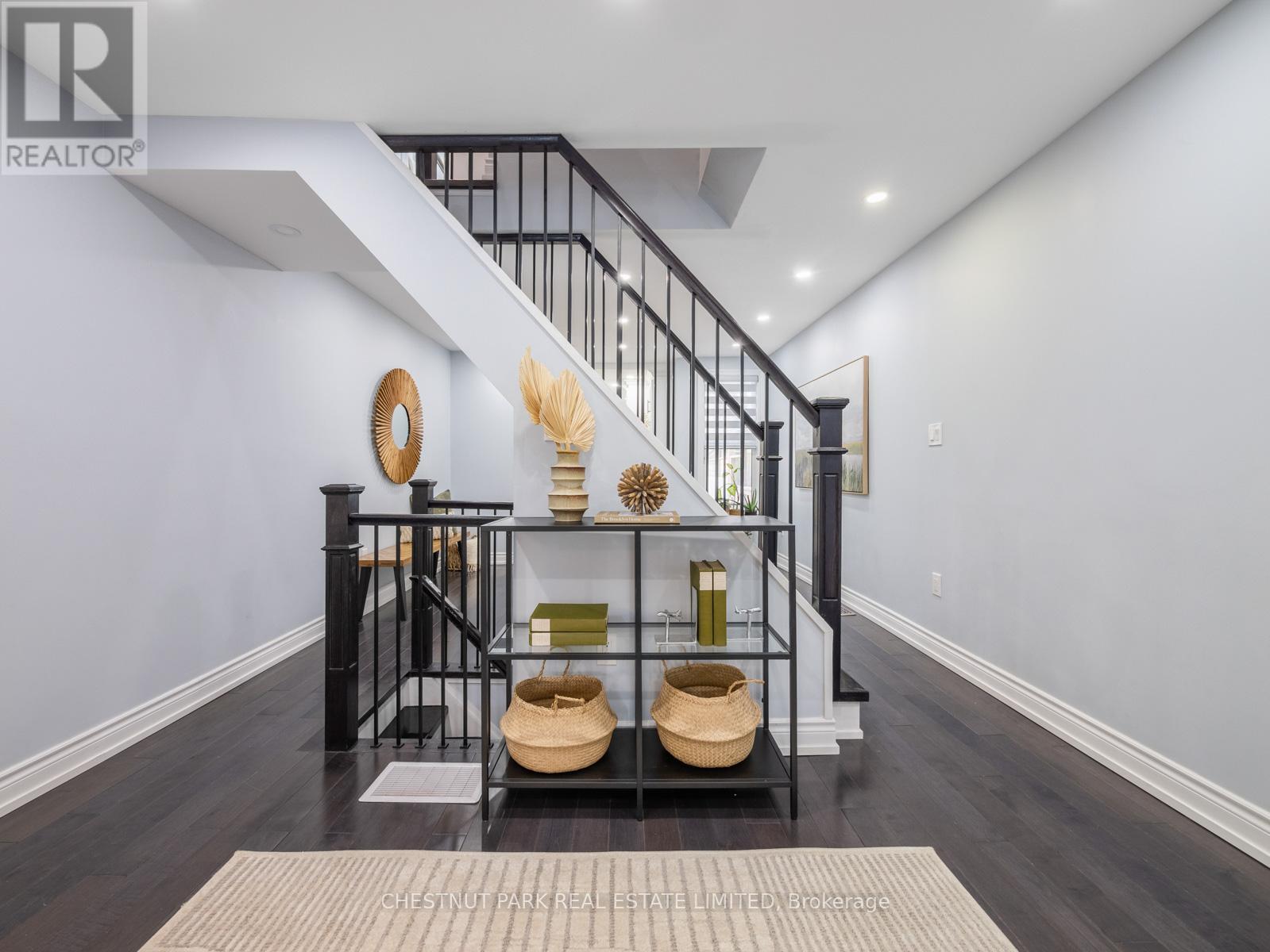 7 Weymouth Avenue, Toronto, Ontario  M4C 1R6 - Photo 9 - E12909856