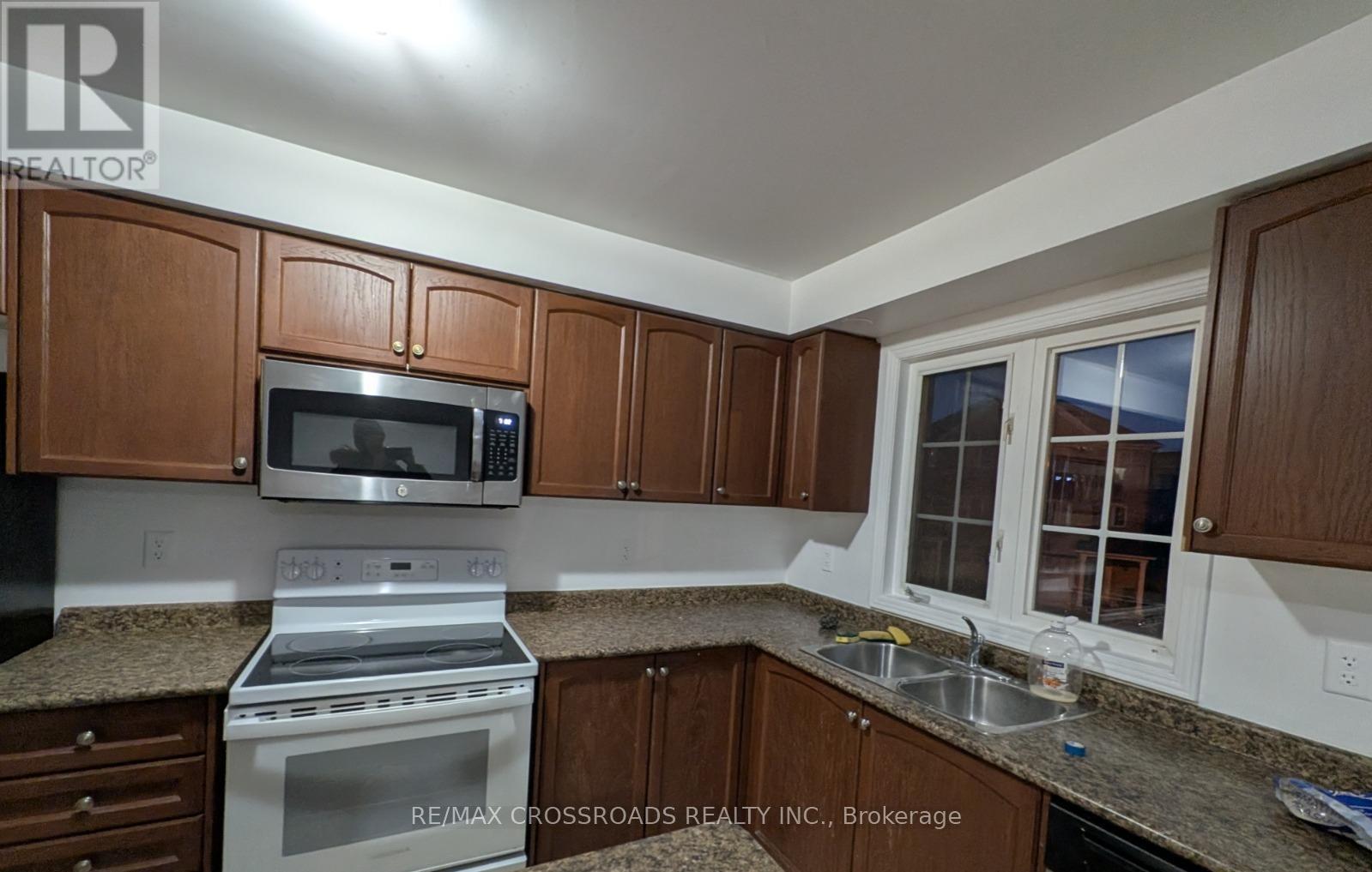 21 Wilkes Crescent, Toronto, Ontario  M1L 0B3 - Photo 2 - E12810554