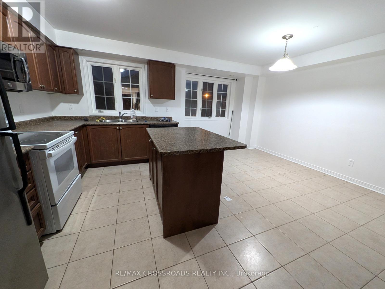 21 Wilkes Crescent, Toronto, Ontario  M1L 0B3 - Photo 4 - E12810554