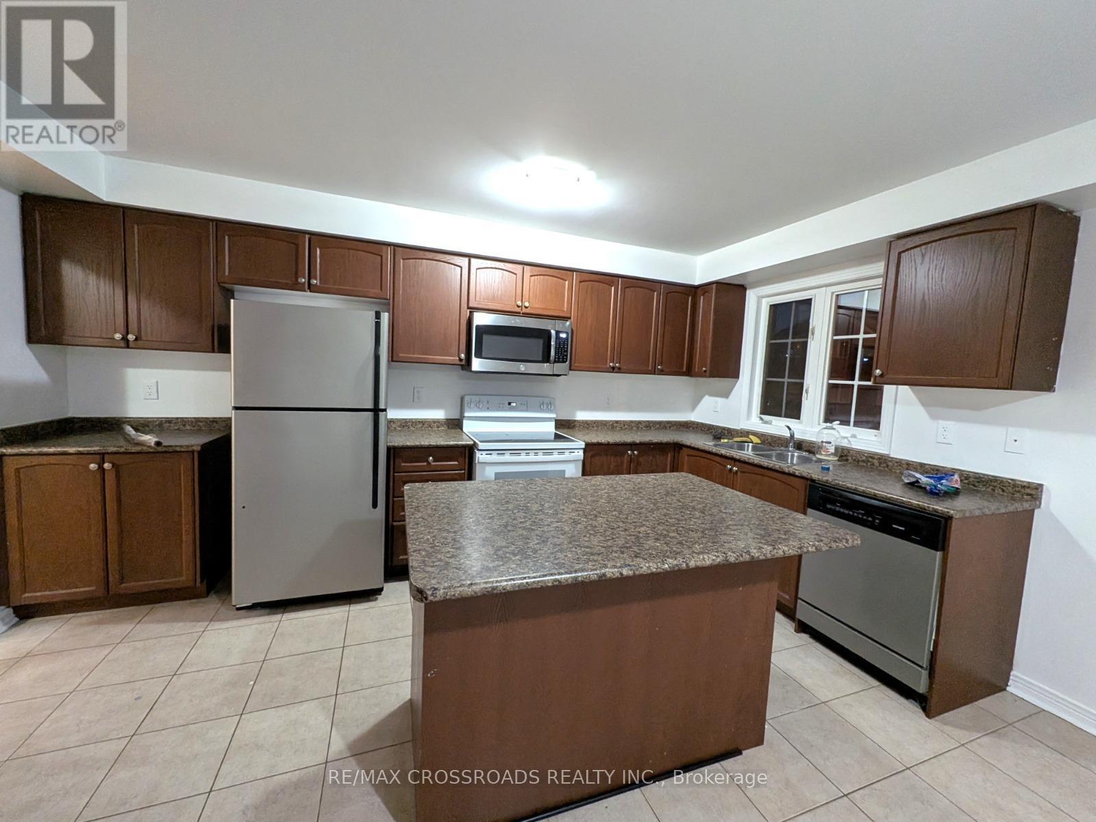 21 Wilkes Crescent, Toronto, Ontario  M1L 0B3 - Photo 3 - E12810554