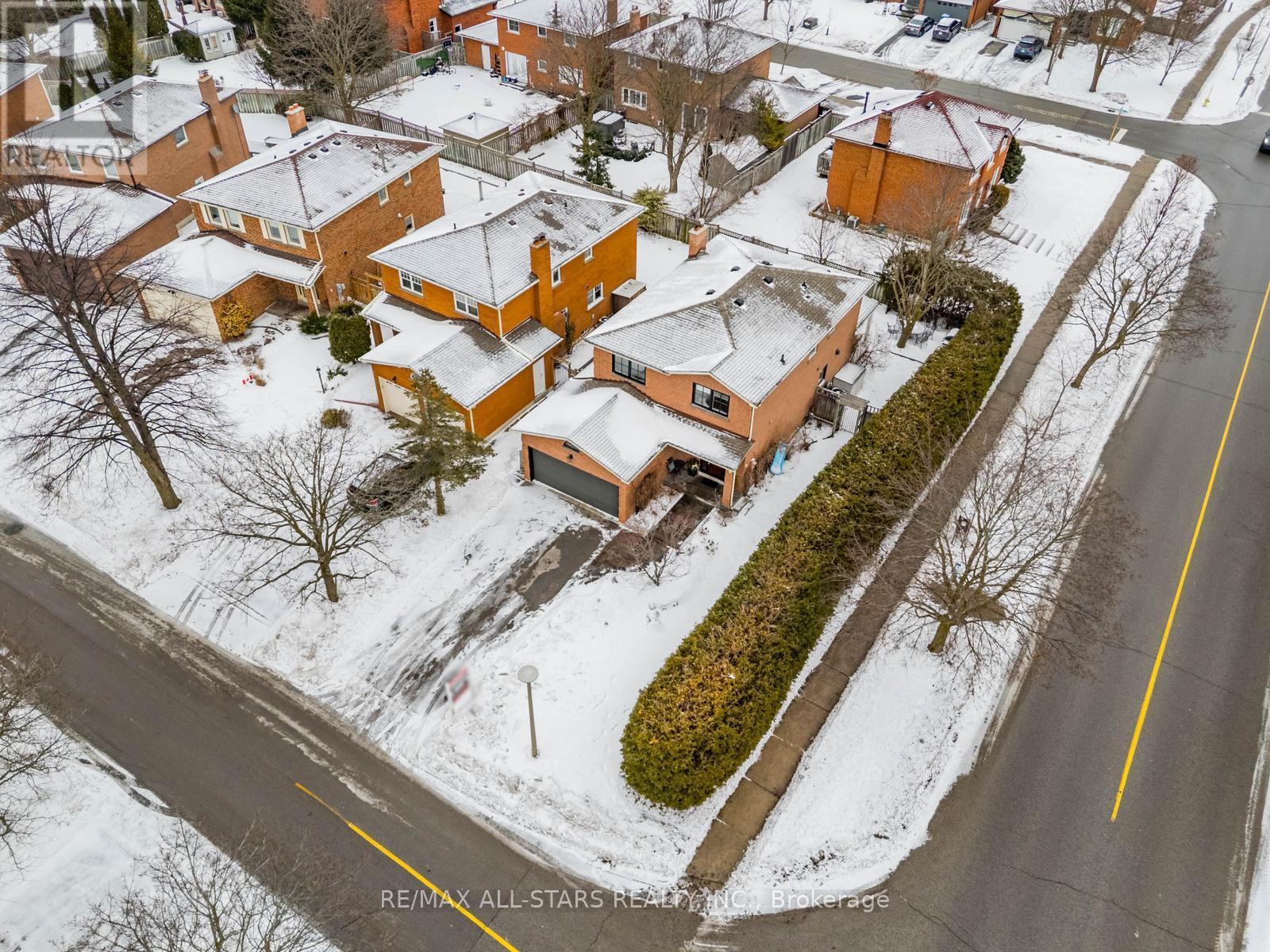 1 Alderwood Street, Whitchurch-Stouffville, Ontario  L4A 5C9 - Photo 4 - N12909668