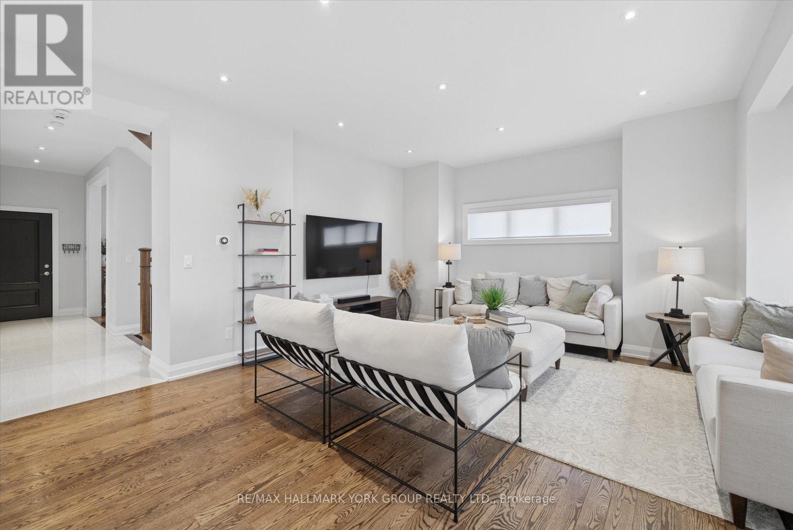 220 Pine Beach Drive, Georgina, Ontario  L4P 2V5 - Photo 14 - N12909798