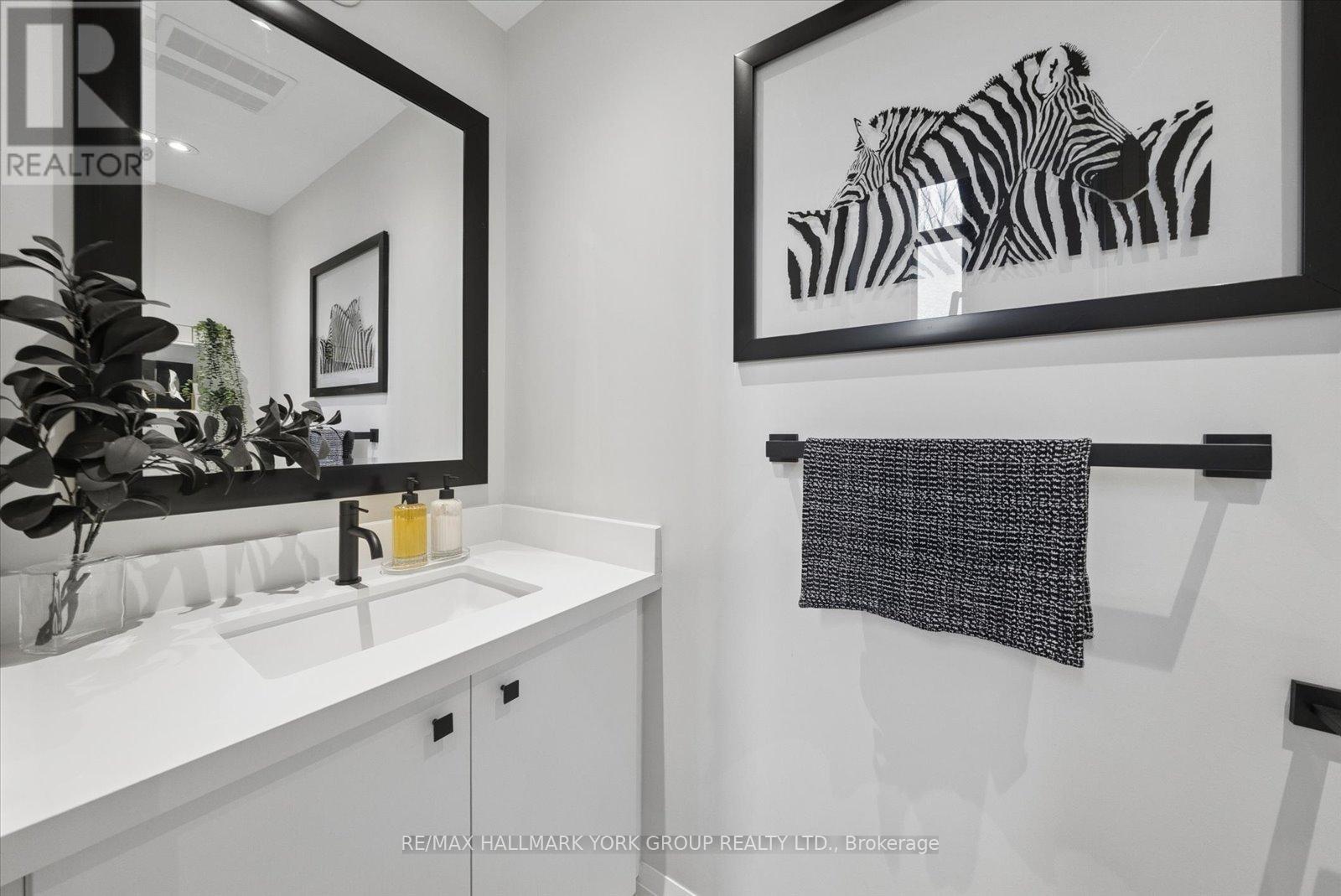 220 Pine Beach Drive, Georgina, Ontario  L4P 2V5 - Photo 16 - N12909798