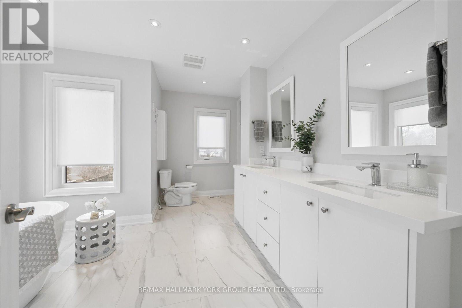 220 Pine Beach Drive, Georgina, Ontario  L4P 2V5 - Photo 22 - N12909798