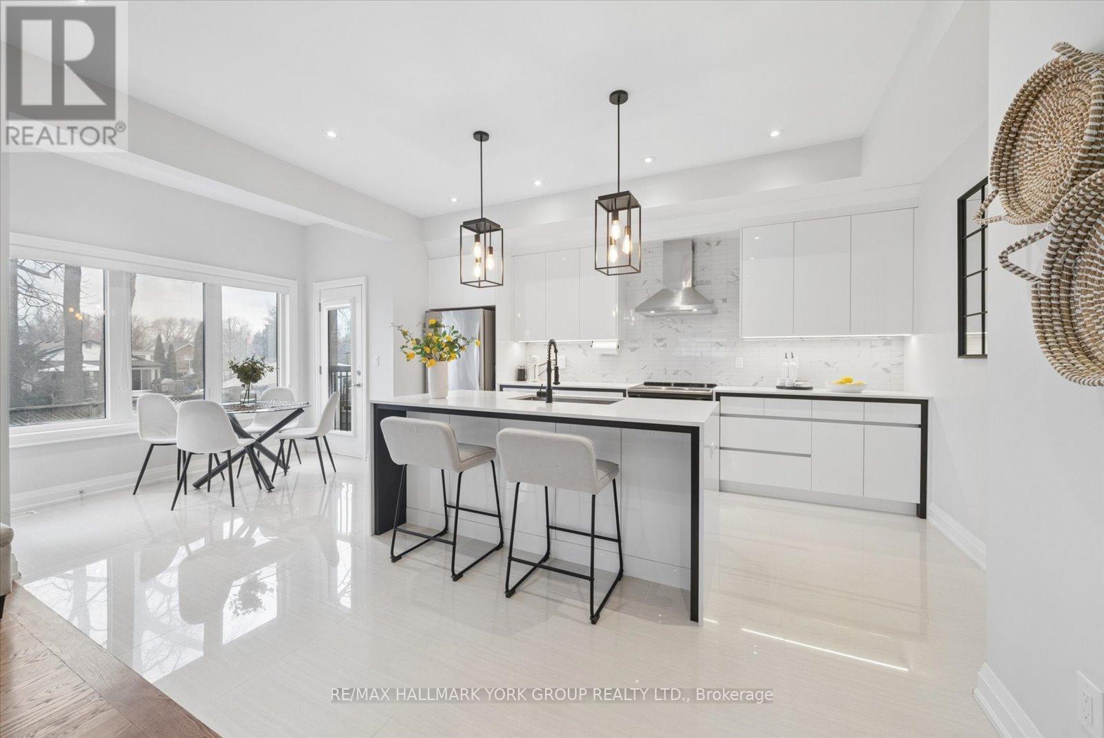 220 Pine Beach Drive, Georgina, Ontario  L4P 2V5 - Photo 7 - N12909798