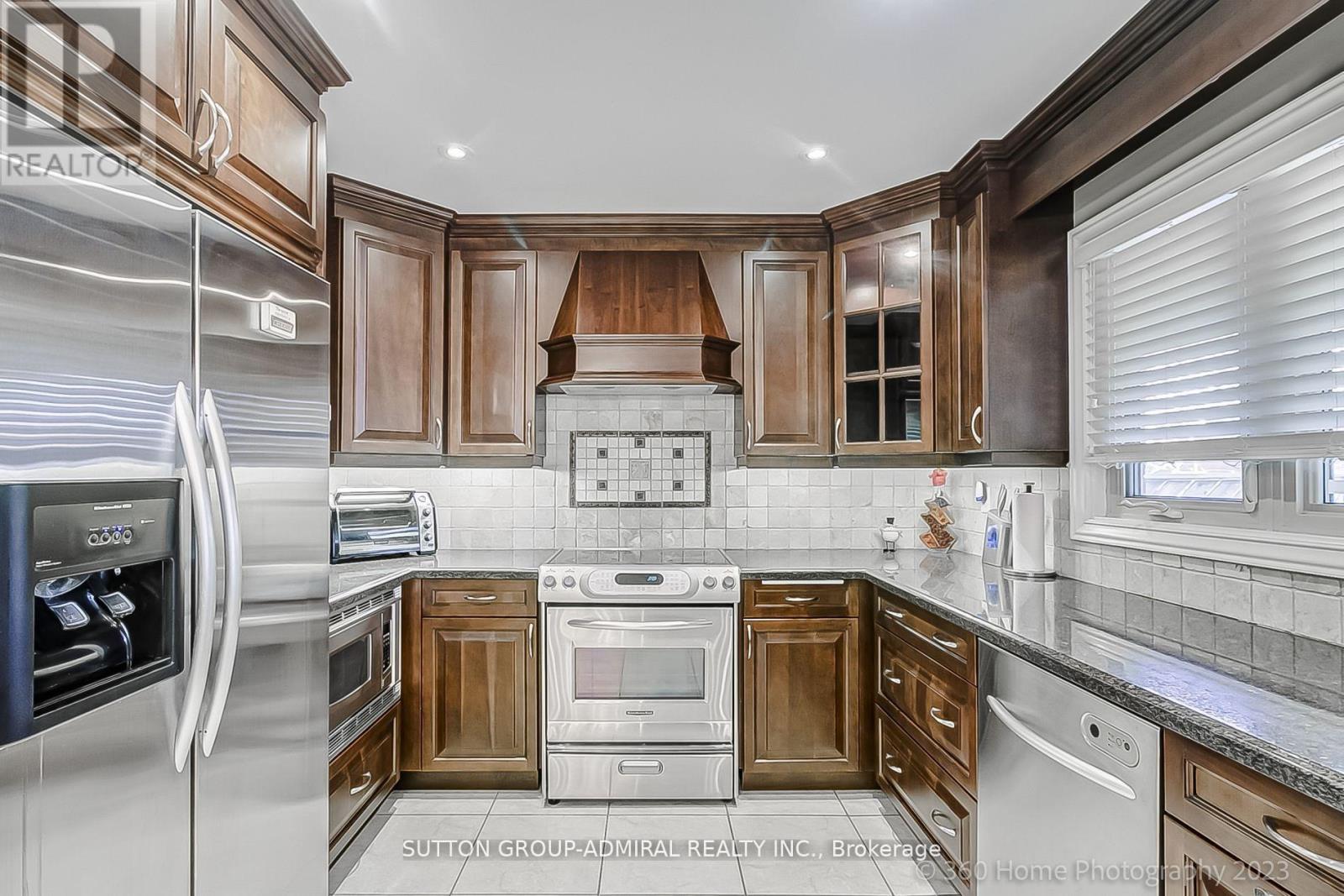 193 Wigwoss Drive, Vaughan, Ontario L4L 4A7 - Photo 9 - N12909806