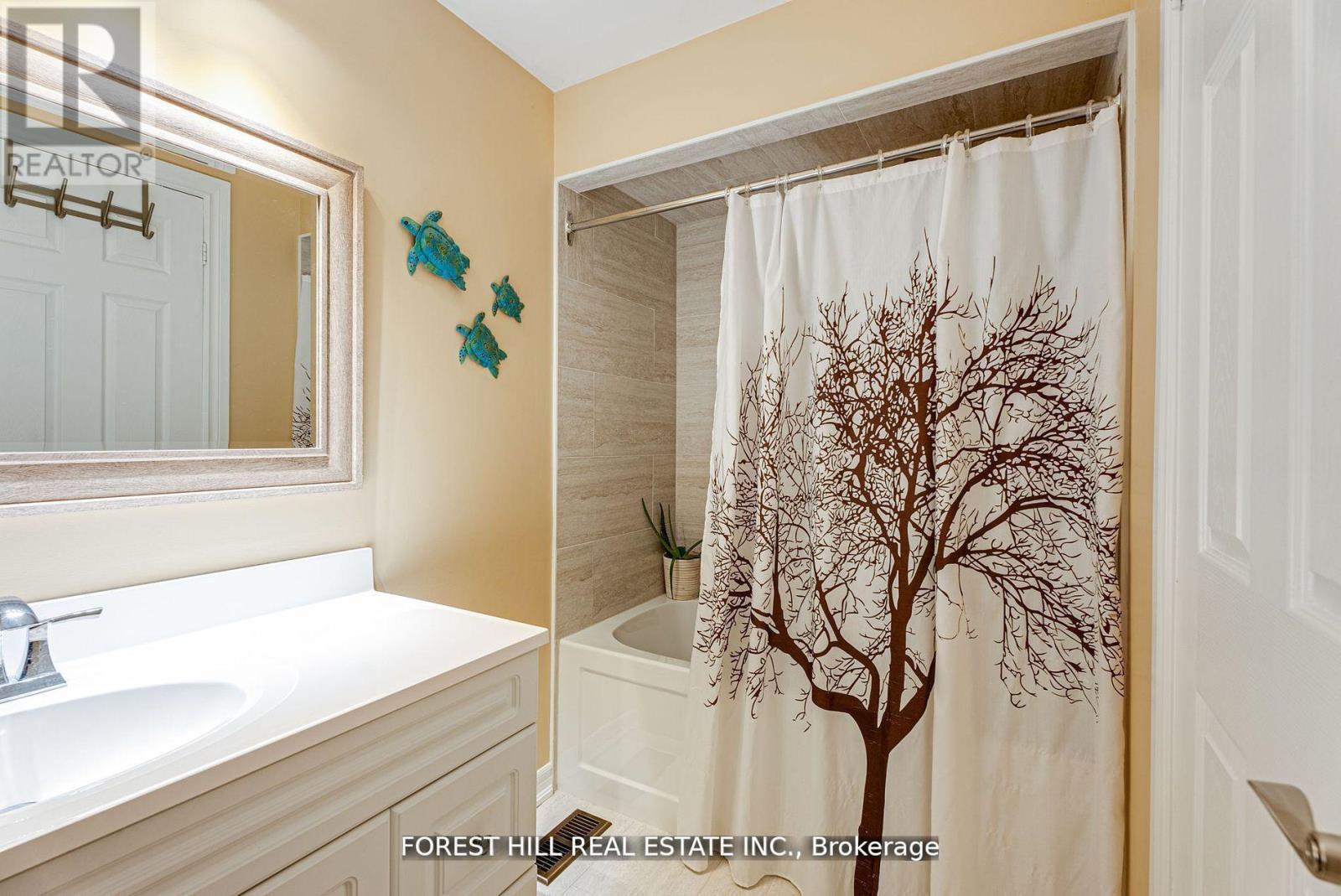 5837 Yonge Street, Innisfil (Churchill), Ontario  L0L 1K0 - Photo 12 - N12909904