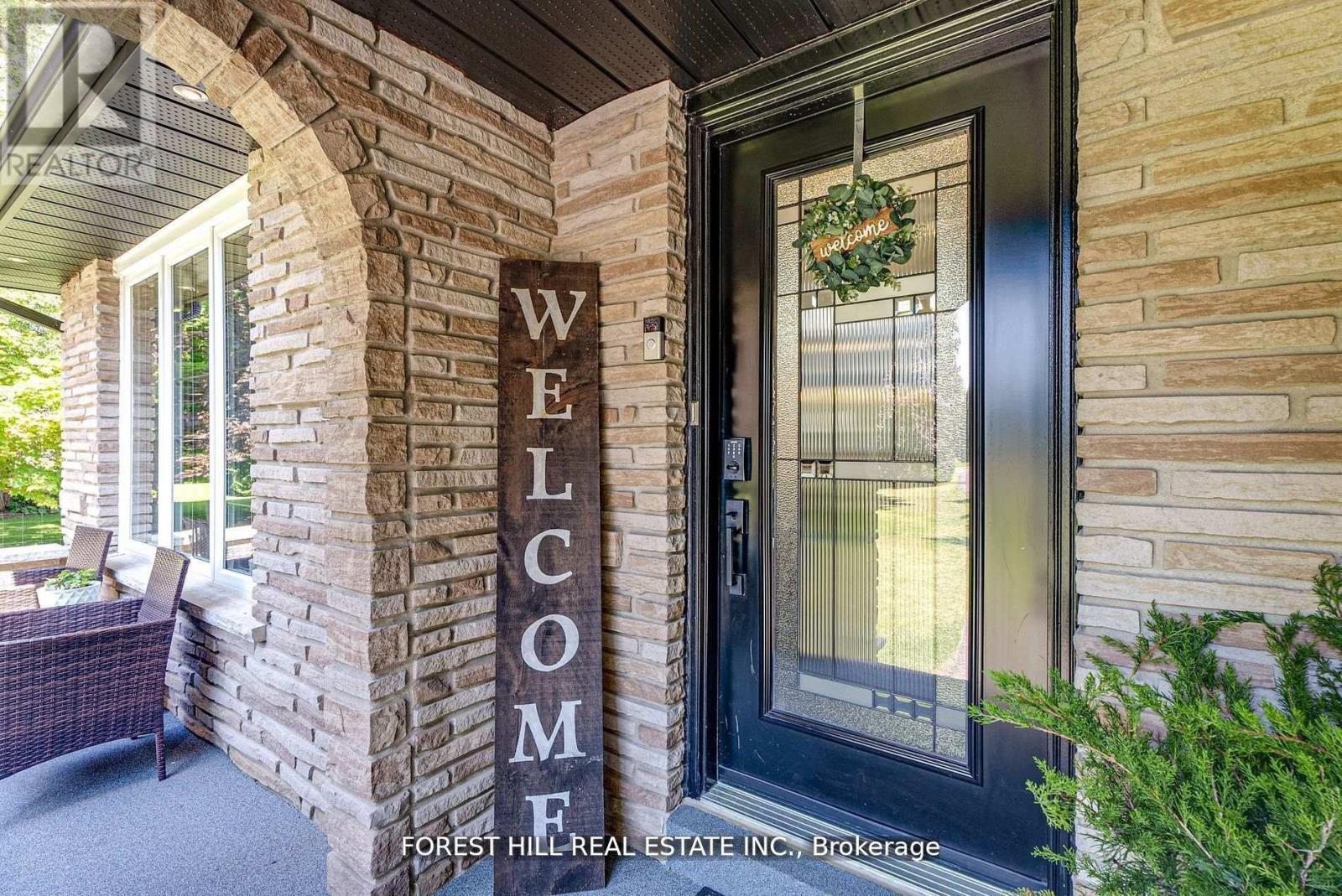 5837 Yonge Street, Innisfil (Churchill), Ontario  L0L 1K0 - Photo 3 - N12909904