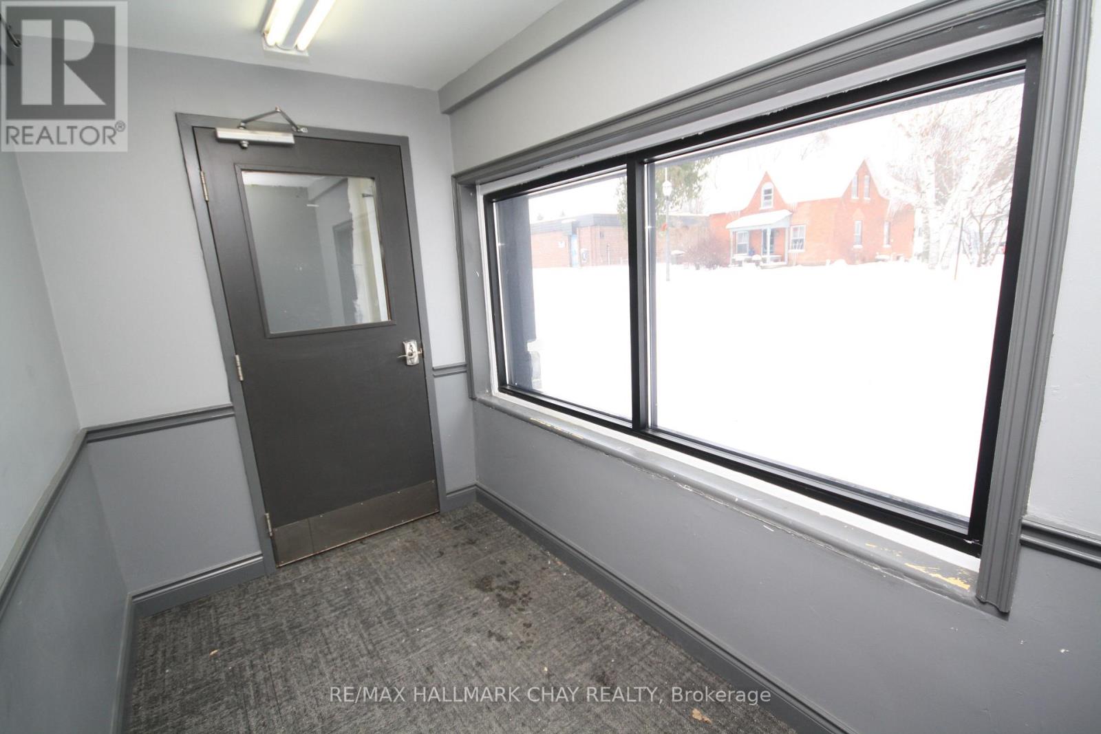 5 - 58 Queen Street W, Springwater (Elmvale), Ontario  L0L 1P0 - Photo 2 - S12909708