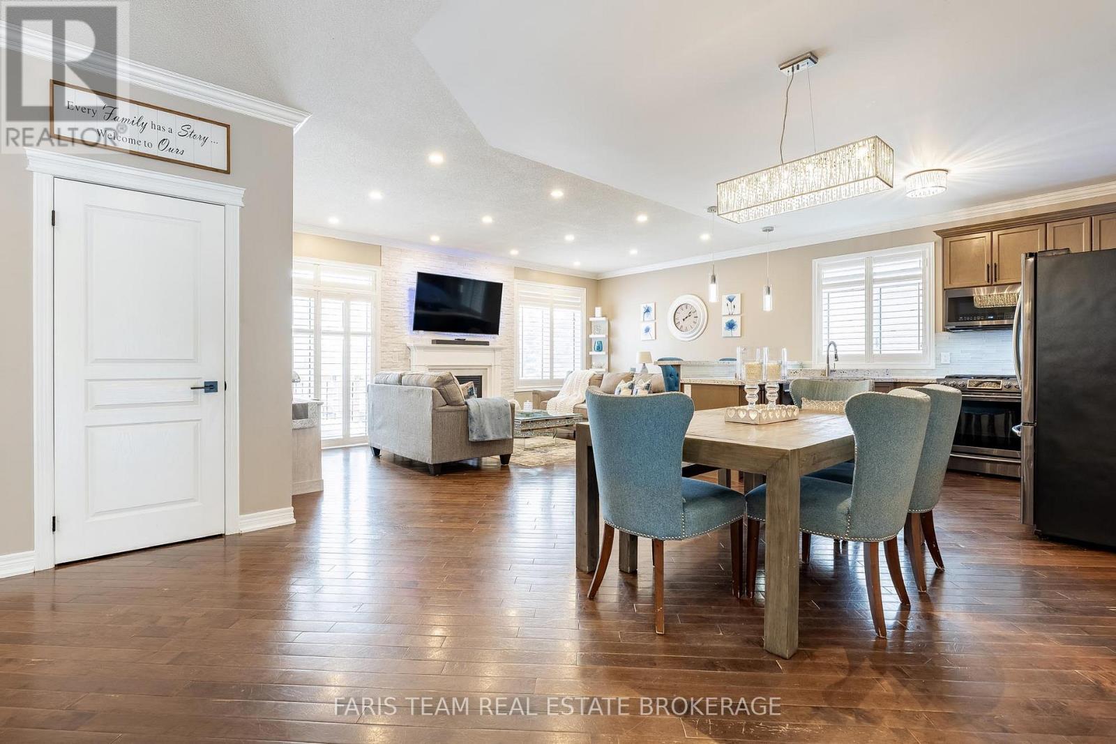 9 Broadpoint Street, Wasaga Beach, Ontario  L9Z 3B8 - Photo 11 - S12909848