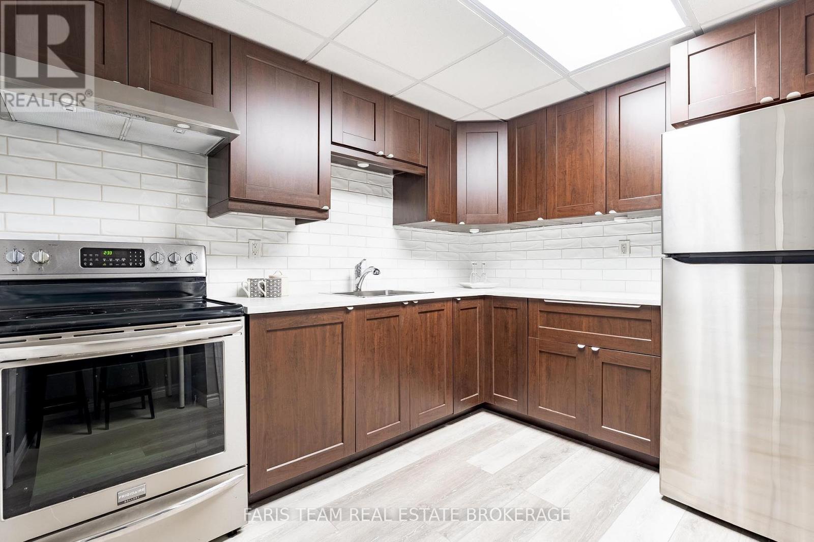 9 Broadpoint Street, Wasaga Beach, Ontario  L9Z 3B8 - Photo 24 - S12909848