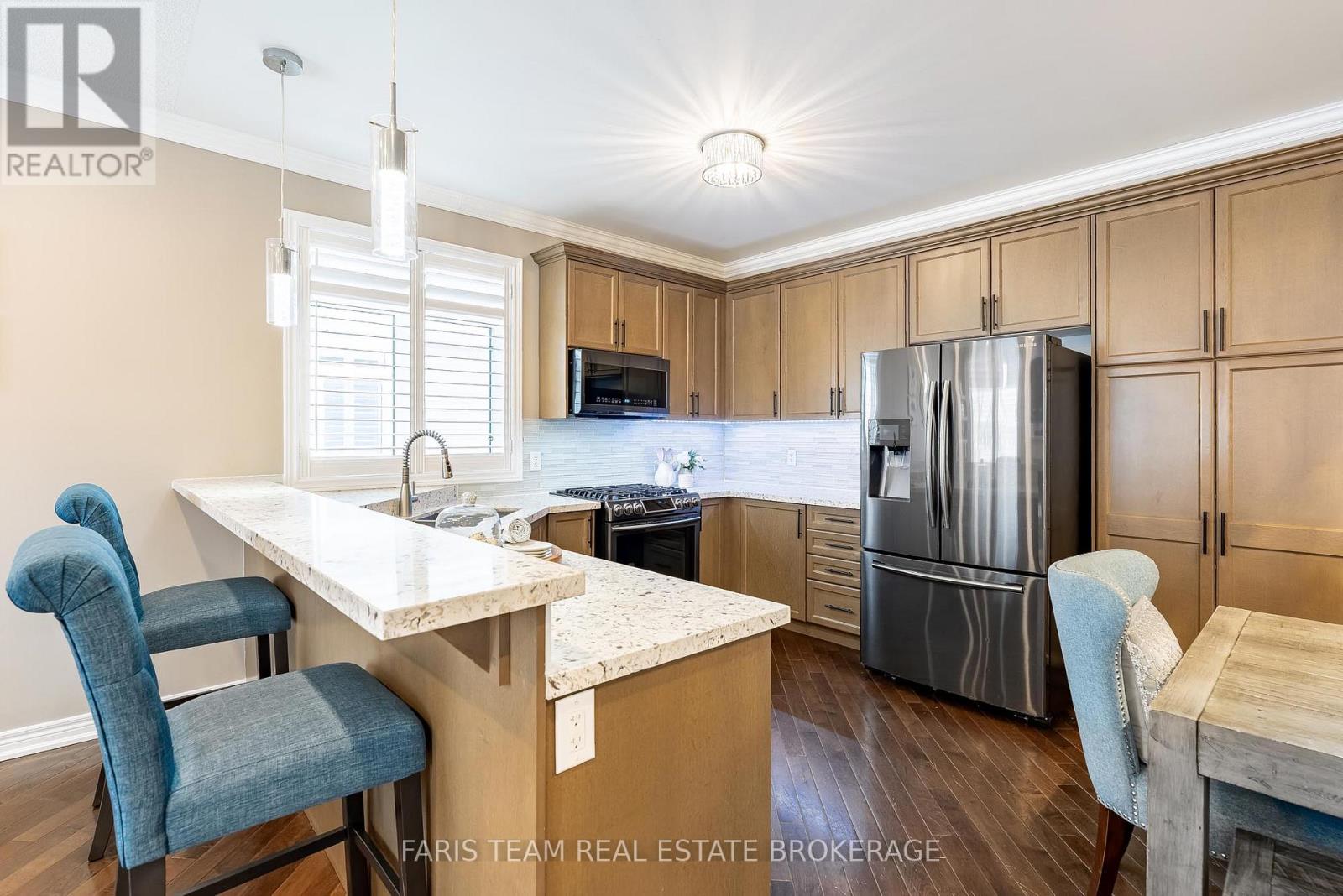 9 Broadpoint Street, Wasaga Beach, Ontario  L9Z 3B8 - Photo 6 - S12909848