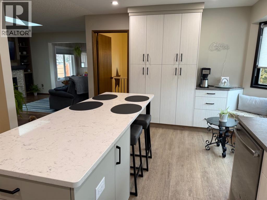 1813 Elm Road S, Lethbridge, Alberta  T1K 4X5 - Photo 10 - A2282810