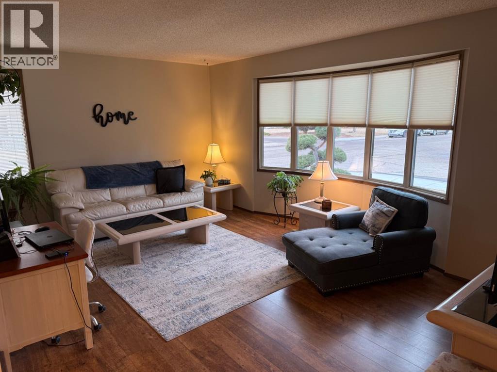 1813 Elm Road S, Lethbridge, Alberta  T1K 4X5 - Photo 4 - A2282810