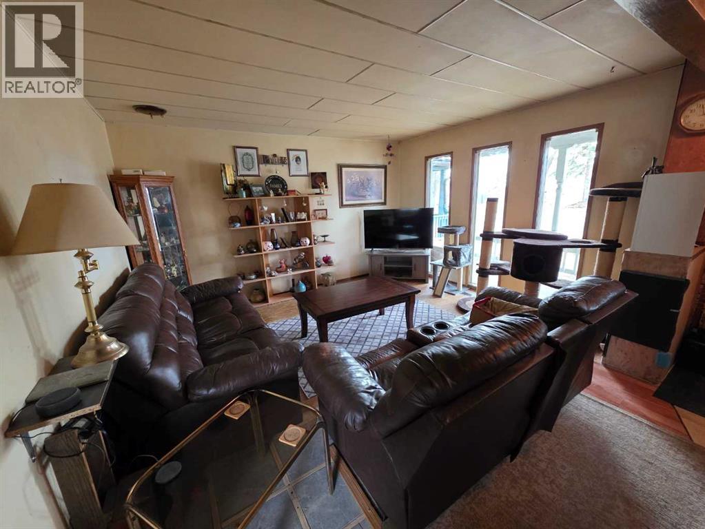 957 8 Street S, Lethbridge, Alberta  T1K 2K7 - Photo 2 - A2285744