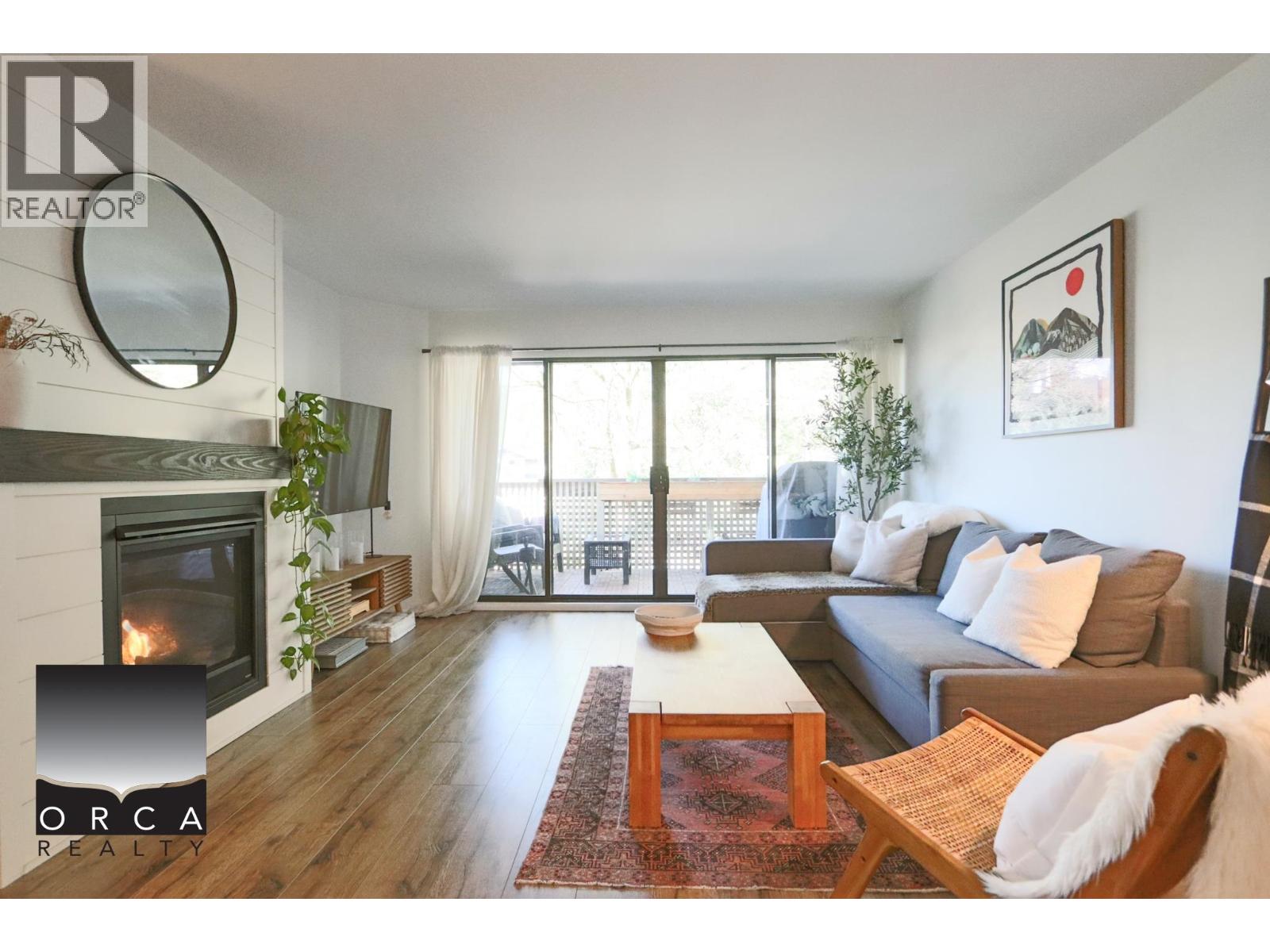 202 3191 MOUNTAIN HIGHWAY HIGHWAY, North Vancouver, British Columbia