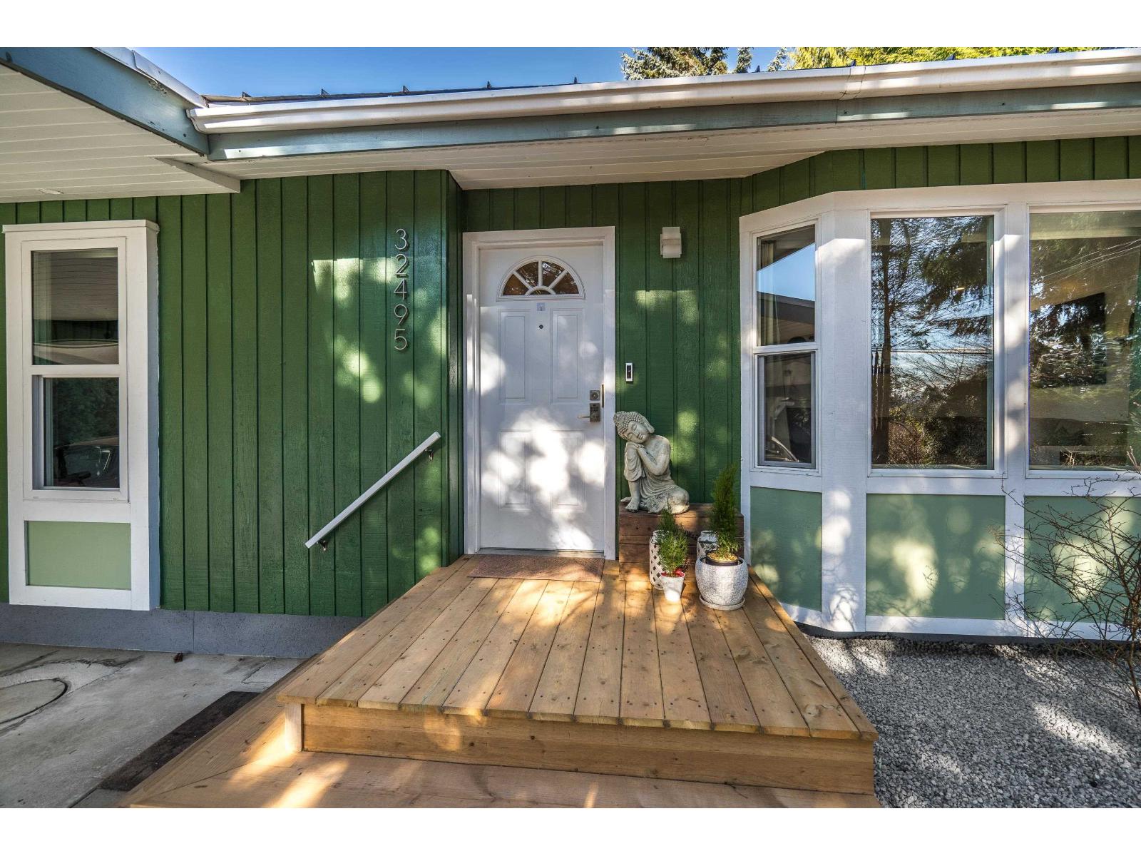 32495 Mcrae Avenue, Mission, British Columbia  V2V 2L6 - Photo 2 - R3092065