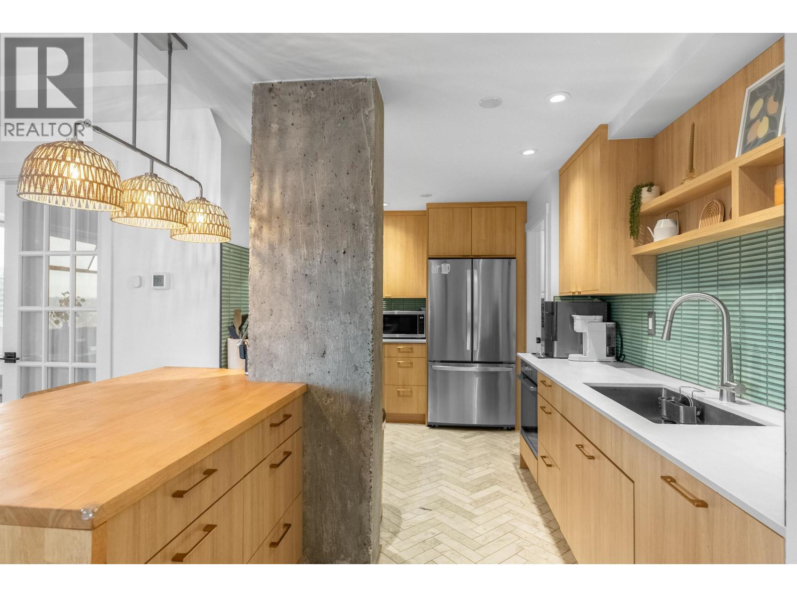 1002 47 AGNES STREET, New Westminster, British Columbia