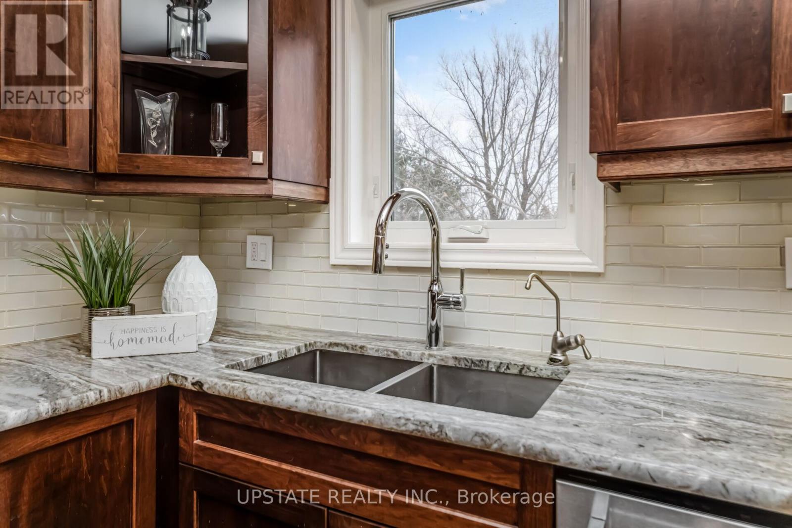 7 Birchway Place, Halton Hills, Ontario  L7J 2X4 - Photo 11 - W12909638