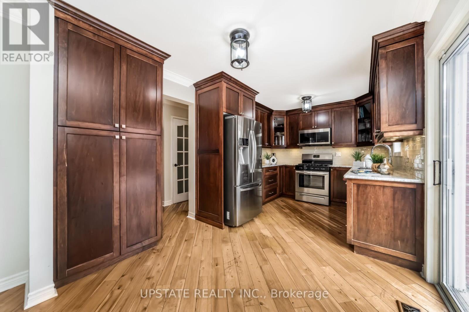 7 Birchway Place, Halton Hills, Ontario  L7J 2X4 - Photo 9 - W12909638