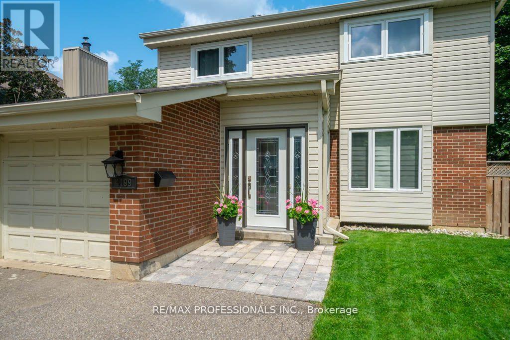 4199 Gayling Gardens, Mississauga (Erin Mills), Ontario  L5L 1Z8 - Photo 2 - W12909642