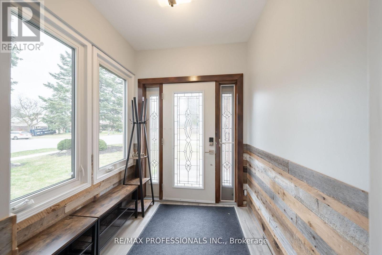 4199 Gayling Gardens, Mississauga (Erin Mills), Ontario  L5L 1Z8 - Photo 3 - W12909642