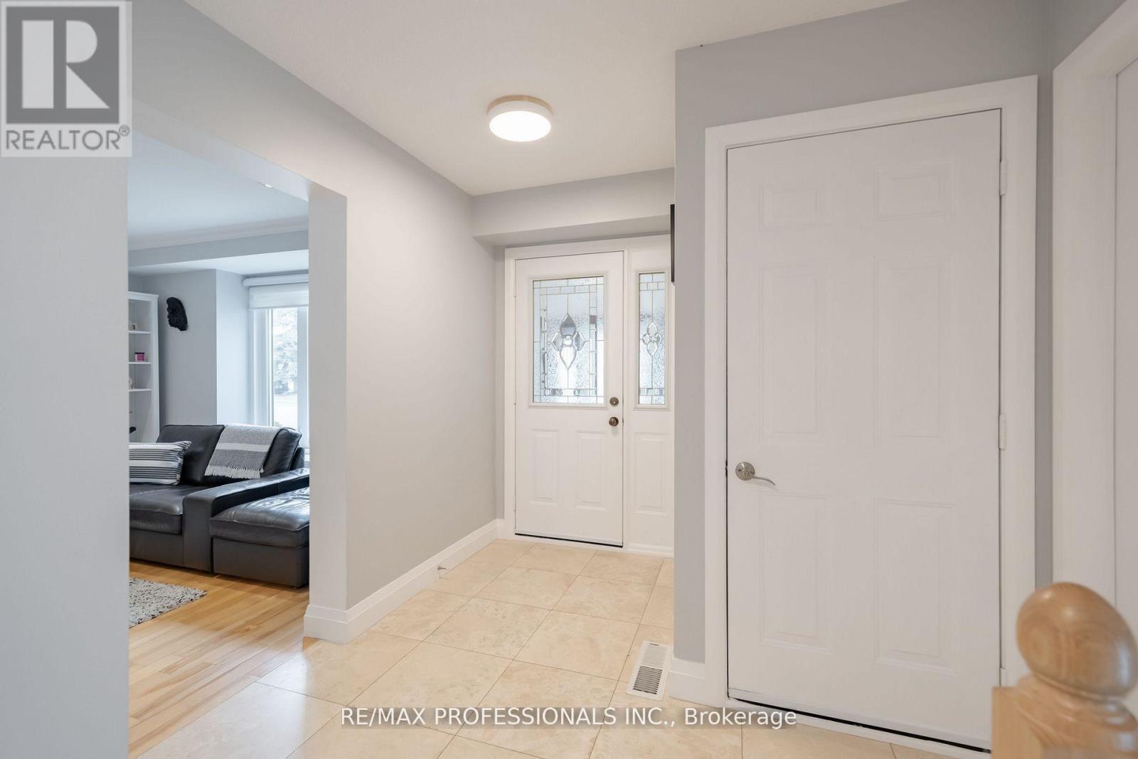 4199 Gayling Gardens, Mississauga (Erin Mills), Ontario  L5L 1Z8 - Photo 5 - W12909642