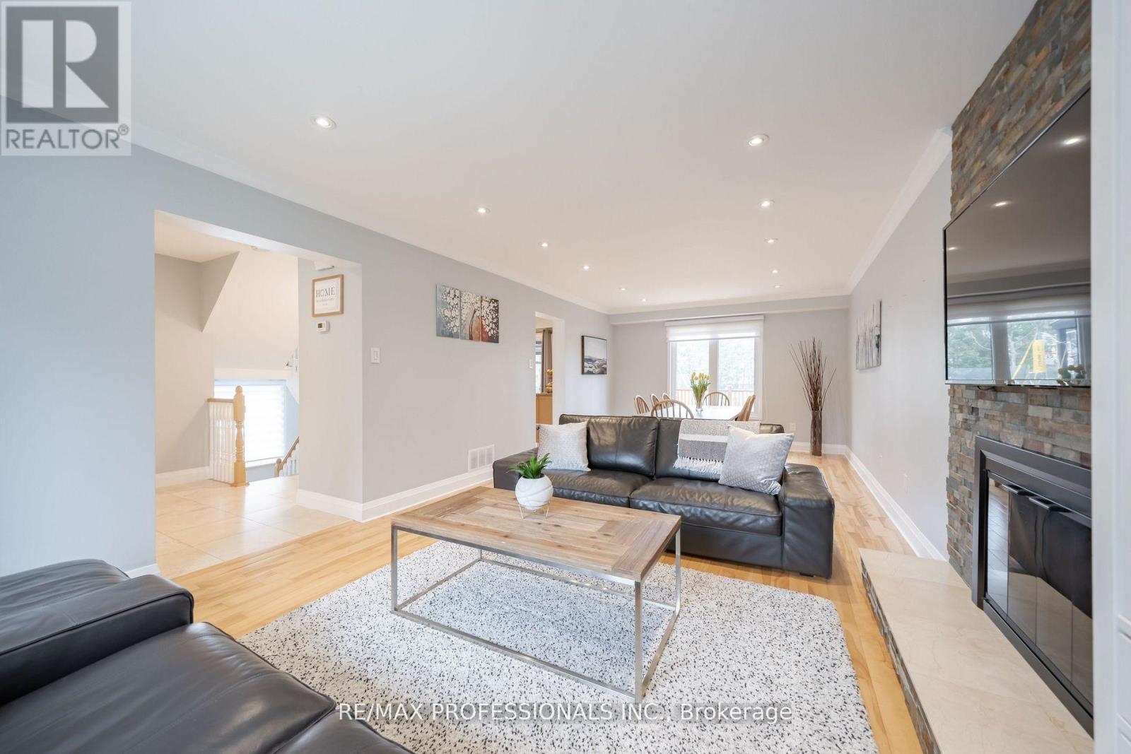 4199 Gayling Gardens, Mississauga (Erin Mills), Ontario  L5L 1Z8 - Photo 6 - W12909642