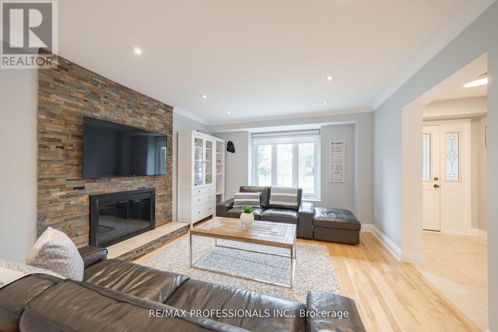 4199 Gayling Gardens, Mississauga (Erin Mills), Ontario  L5L 1Z8 - Photo 8 - W12909642