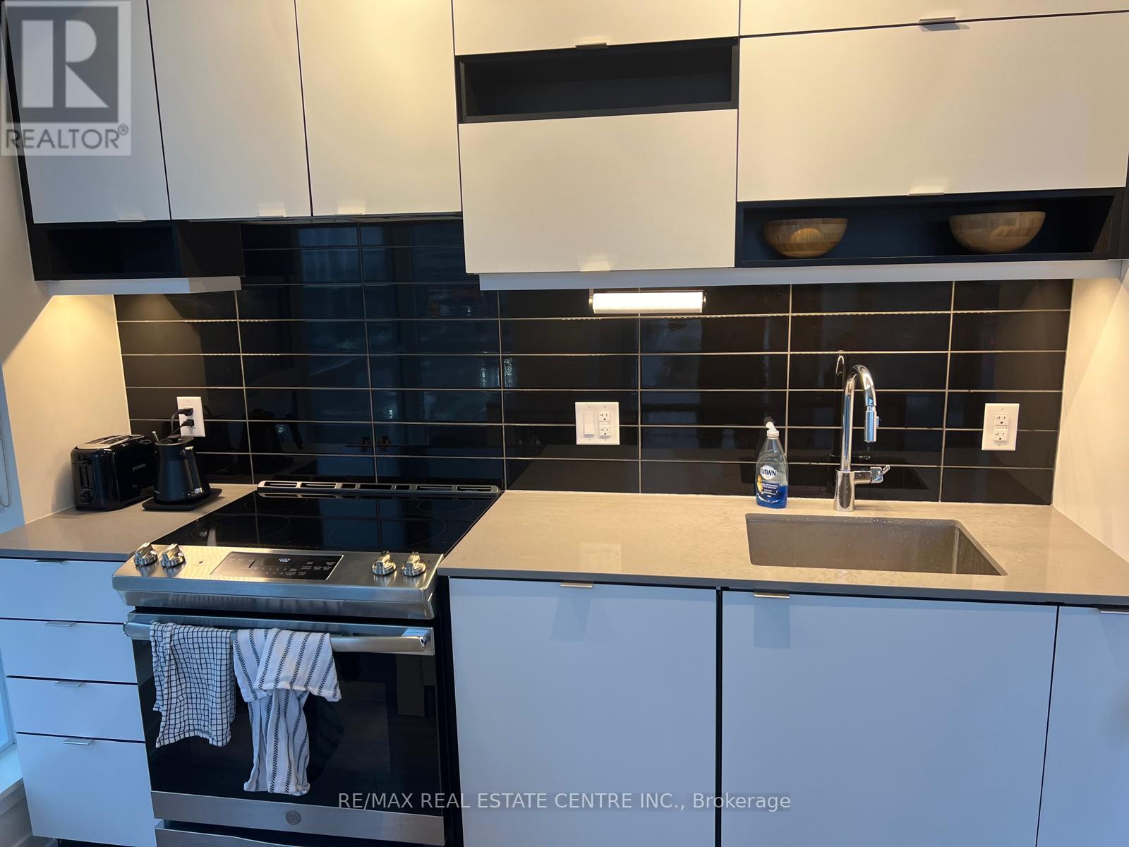 311 - 4065 Confederation Parkway, Mississauga, Ontario  L5B 0L4 - Photo 6 - W12909650