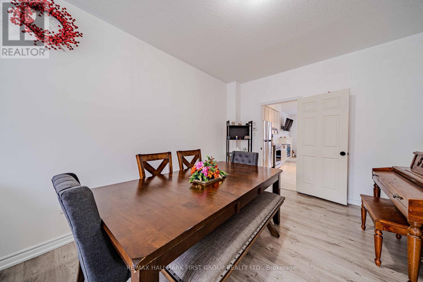 19 Kidd Terrace, Toronto (York University Heights), Ontario  M3J 3S9 - Photo 6 - W12909660