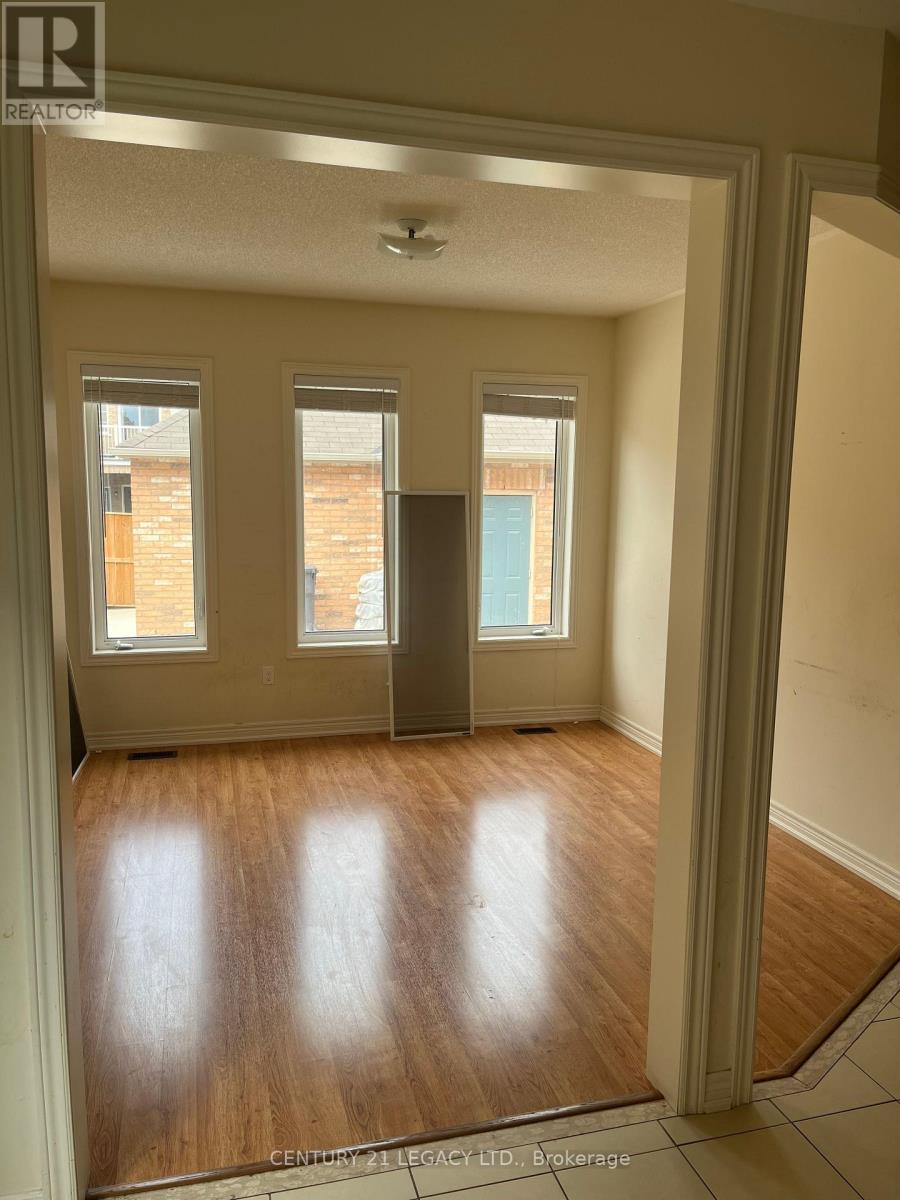 16 Saint Dennis Road, Brampton, Ontario  L6R 3W5 - Photo 4 - W12909664