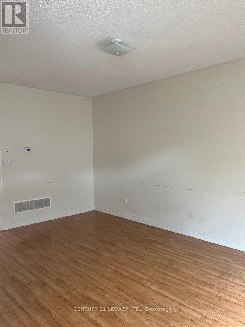 16 Saint Dennis Road, Brampton, Ontario  L6R 3W5 - Photo 7 - W12909664