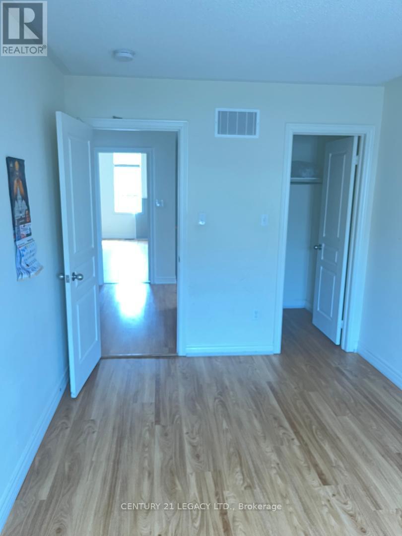 16 Saint Dennis Road, Brampton, Ontario  L6R 3W5 - Photo 9 - W12909664