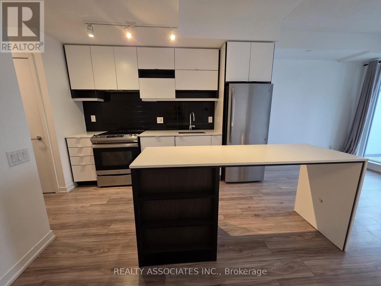 3112 - 4065 Confederation Parkway, Mississauga (City Centre), Ontario  L5B 0L4 - Photo 4 - W12909666