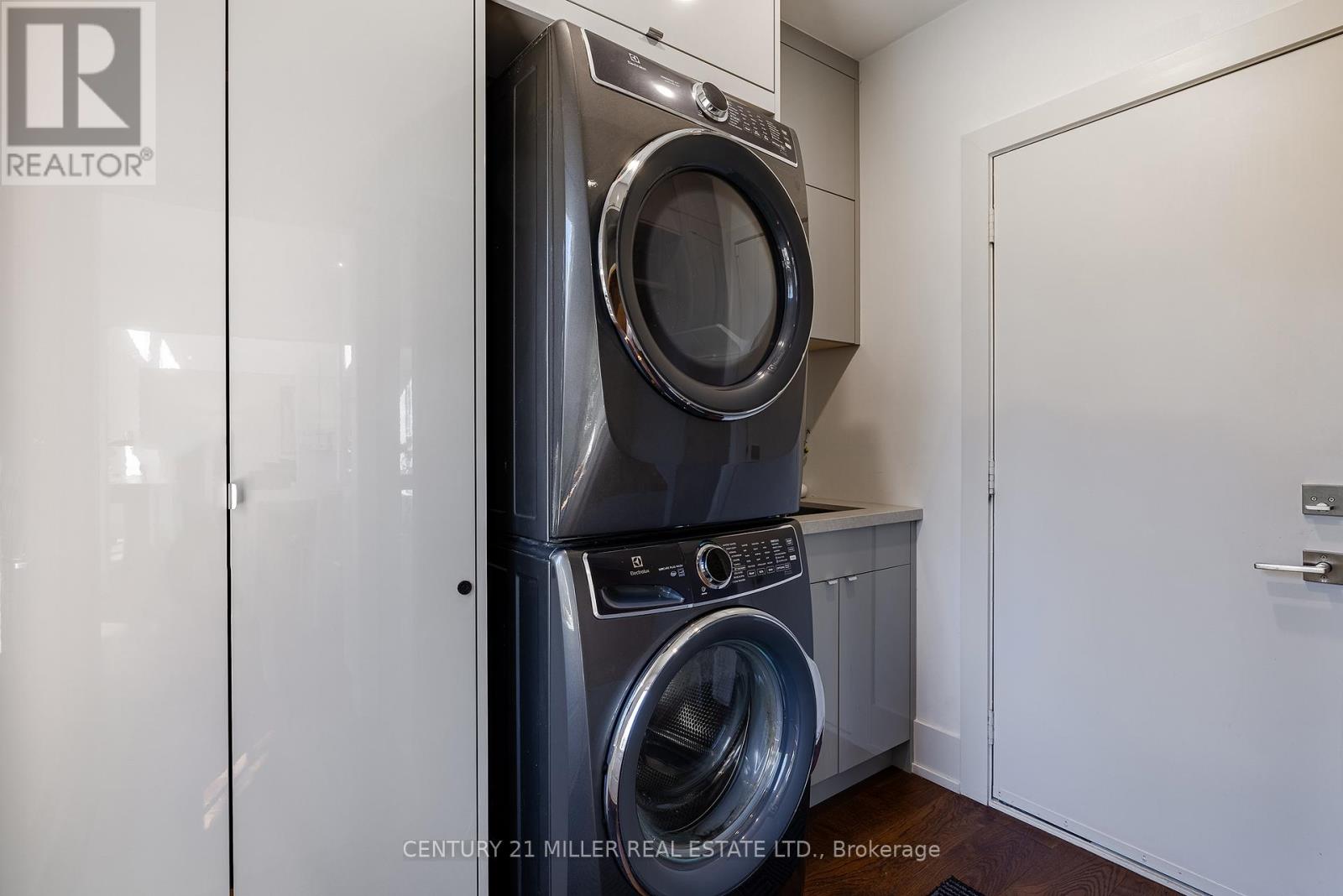 1036 Masters Green, Oakville, Ontario  L6M 2N7 - Photo 14 - W12909686