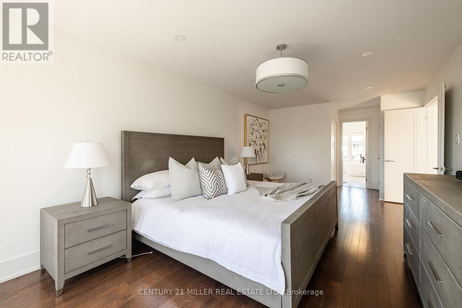 1036 Masters Green, Oakville, Ontario  L6M 2N7 - Photo 18 - W12909686