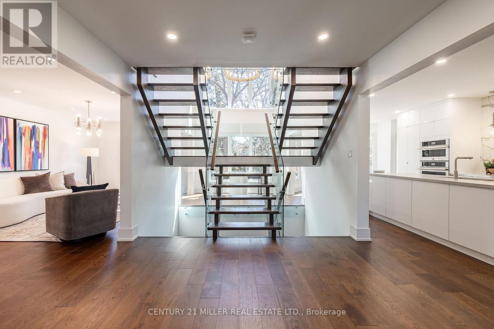 1036 Masters Green, Oakville, Ontario  L6M 2N7 - Photo 4 - W12909686