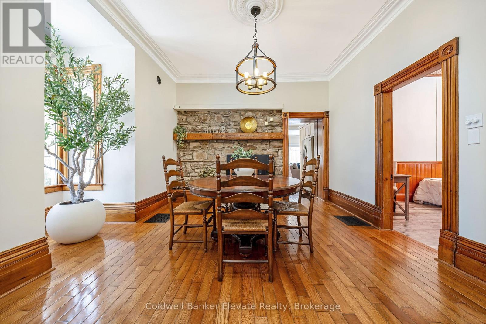 6 Queen Street, Halton Hills (Georgetown), Ontario  L7G 2E4 - Photo 10 - W12909692