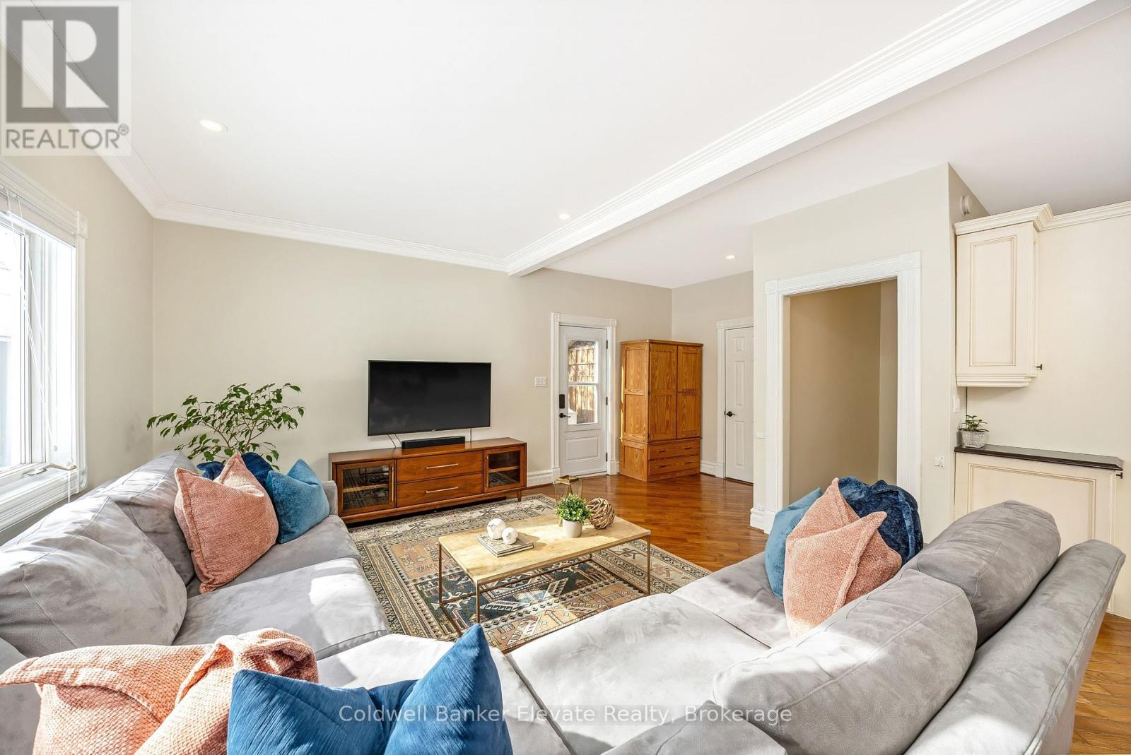 6 Queen Street, Halton Hills (Georgetown), Ontario  L7G 2E4 - Photo 19 - W12909692