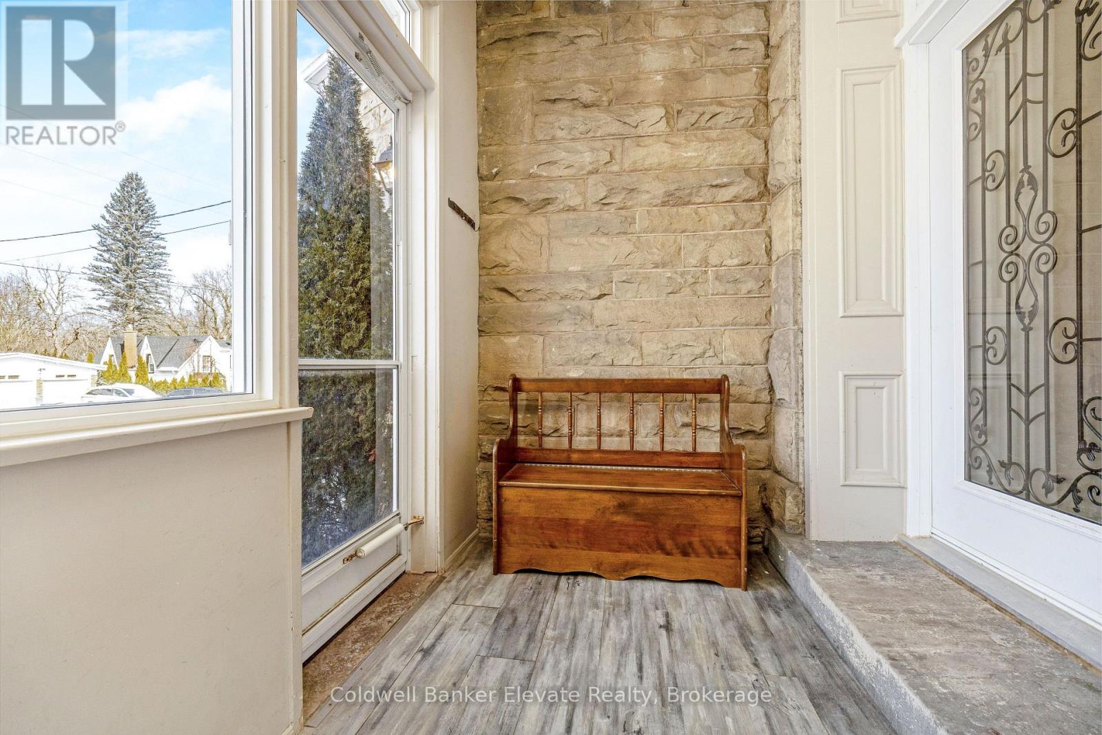 6 Queen Street, Halton Hills (Georgetown), Ontario  L7G 2E4 - Photo 3 - W12909692