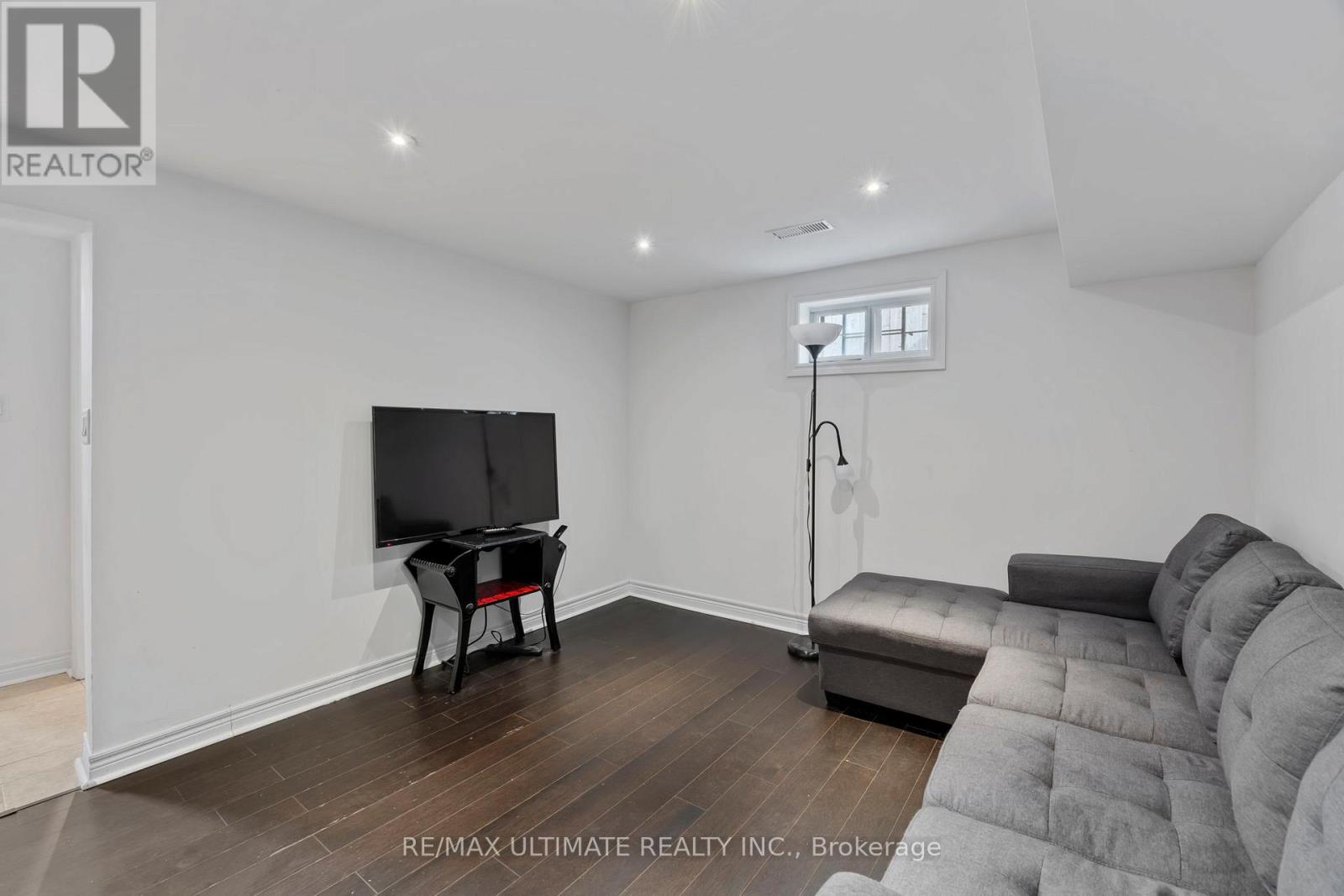 38 Clearbrooke Circle, Toronto, Ontario  M9W 2E4 - Photo 5 - W12909726