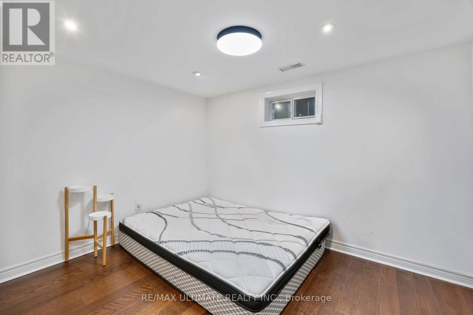 38 Clearbrooke Circle, Toronto, Ontario  M9W 2E4 - Photo 9 - W12909726